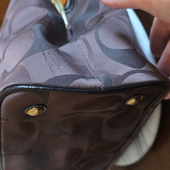 Coach Signature Brown Stripe Kisslock  Framed Tote Bag 💋 W/Medallion! 2012 - Picture 10 of 16